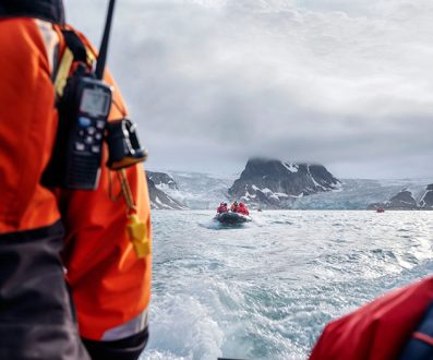 guests-on-board-of-a-zodiac-albert-i-land-svalbard